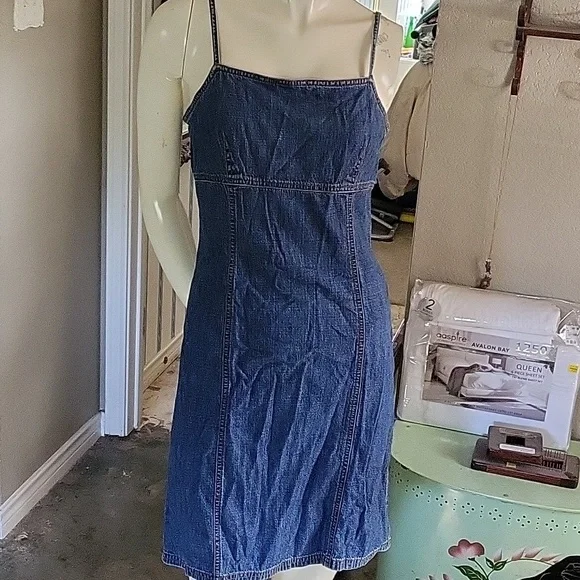 ANN TAYLOR Factory Store short denim dress spaghetti straps zippered sz 6